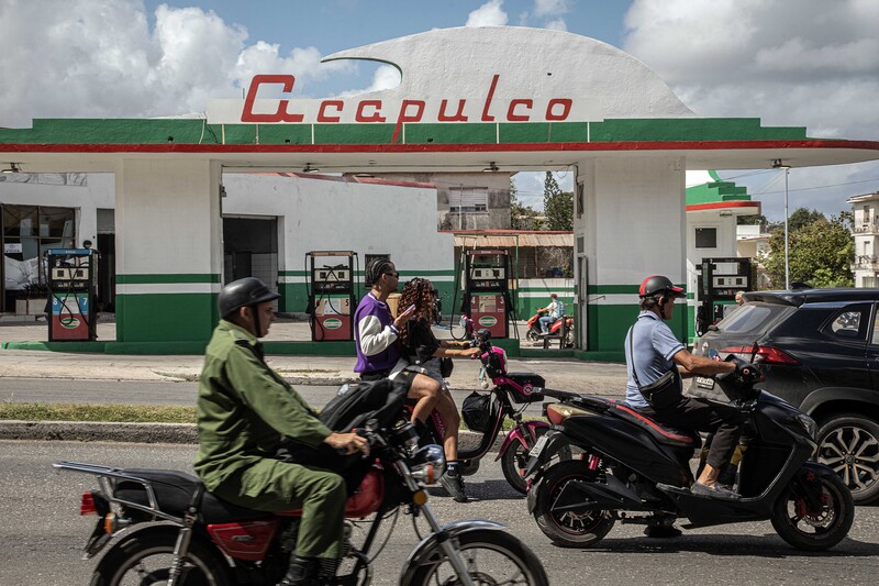 Energy Crisis in Havana by Roger Lemoyne