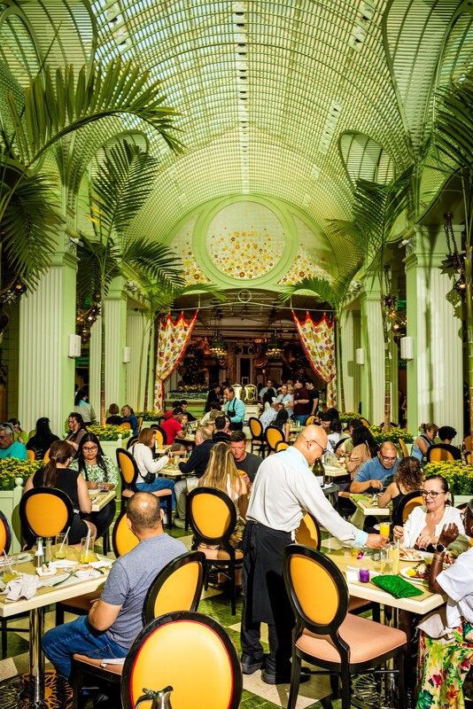 Vegas Buffets by Roger Kisby