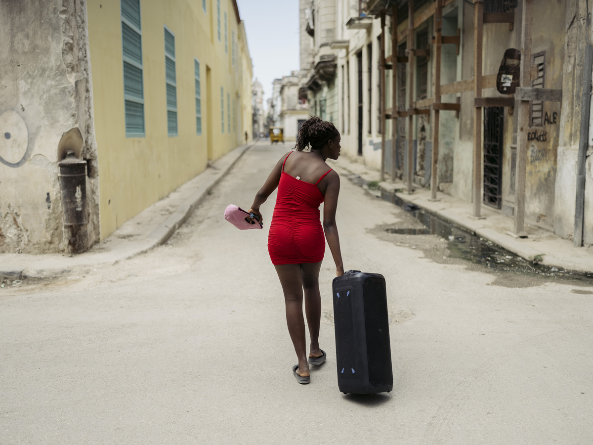 Running on Empty by Daniel Desormais / Panos Pictures