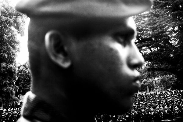 "Sri Lanka is at the brink of all-out war: The soldiers at the funeral of a general killed by suicide attack." ksaka "Sri Lankan Conflict"