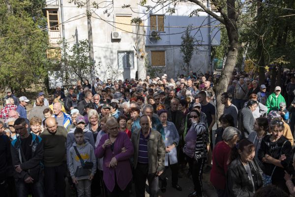 Hundreds of citizens of Mykolaiv wait near their homes to pick up two 6-liter water bottles delivered by volunteers from Odesa, who arrived with a truck filled with 2,000 bottles of drinking water.