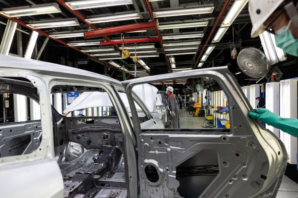 On the assembly line for Great Wall Motors Ltd.'s Haval H6 Hybrid SUV at the company's plant in Rayong. Opened in mid-2021, the plant is only the second.