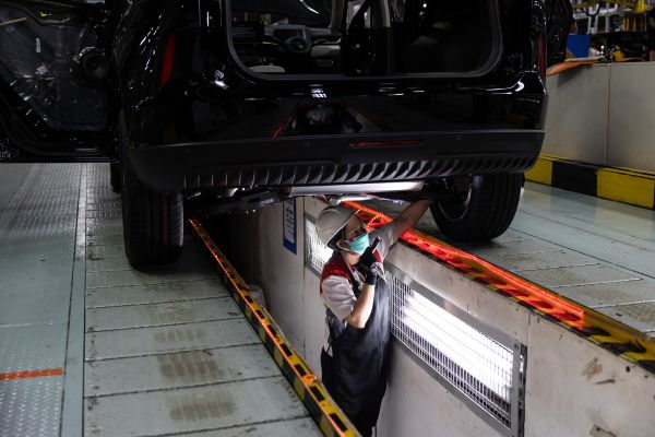 On the assembly line for Great Wall Motors Ltd.'s Haval H6 Hybrid SUV at the company's plant in Rayong. Opened in mid-2021, the plant is only the second.
