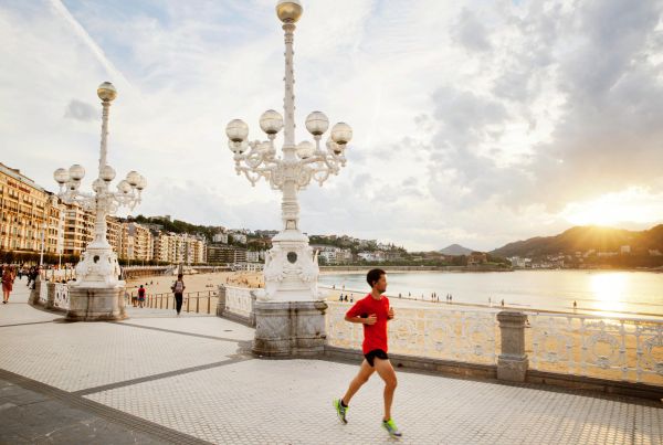 The beach promenade De La Concha