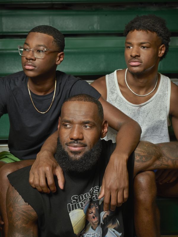 Portrait of Los Angeles Lakers LeBron James and his two sons Bronny James and Bryce James.